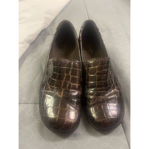 Women's Clarks Slip-On Loafers Brown